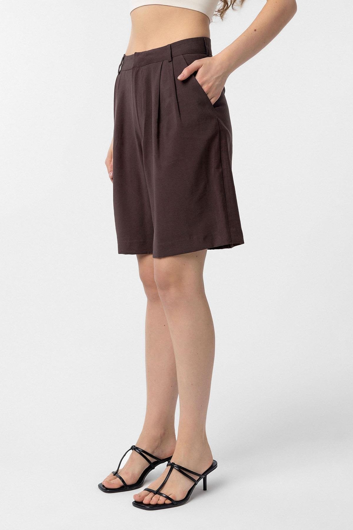 Antioch-Kahve Pilili Kadın Bermuda Şort-Kumaş Pantolon-1-roqelvaxirum.shop