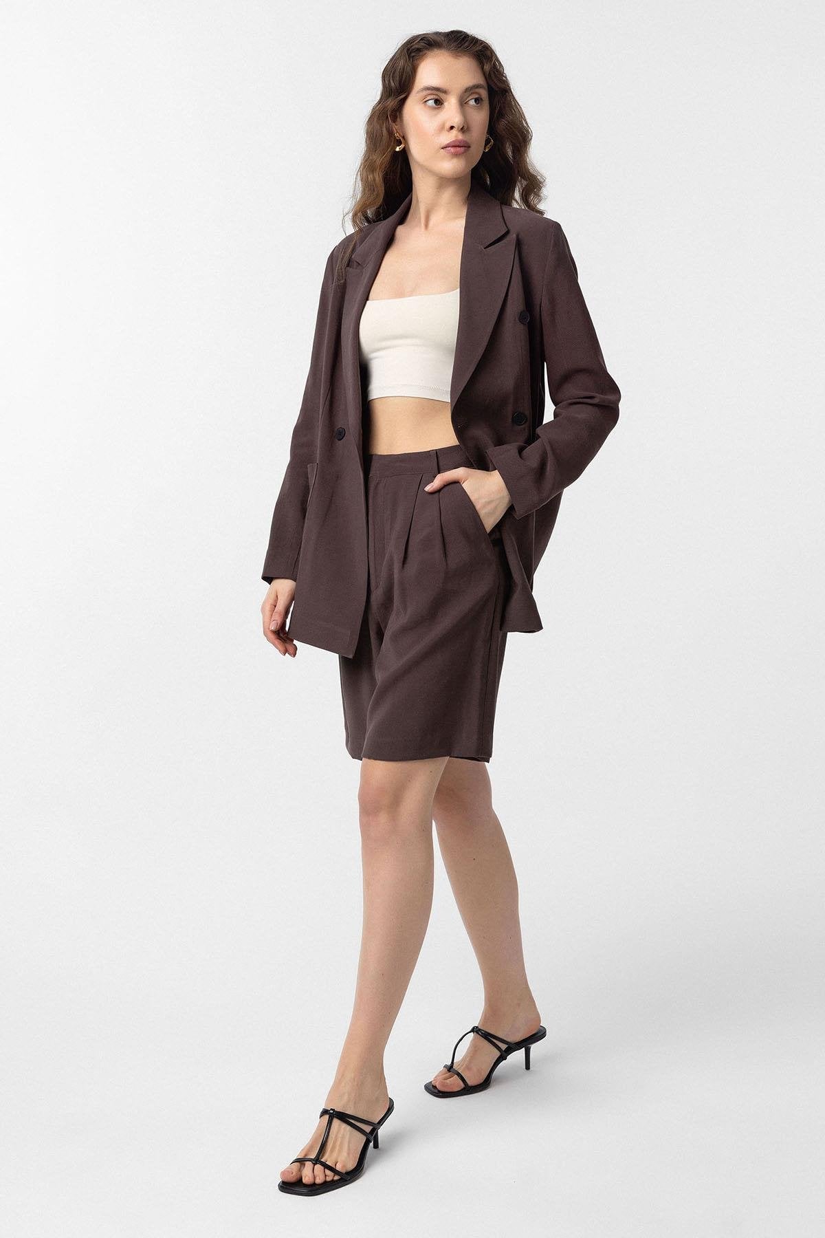 Antioch-Kahve Pilili Kadın Bermuda Şort-Kumaş Pantolon-2-roqelvaxirum.shop