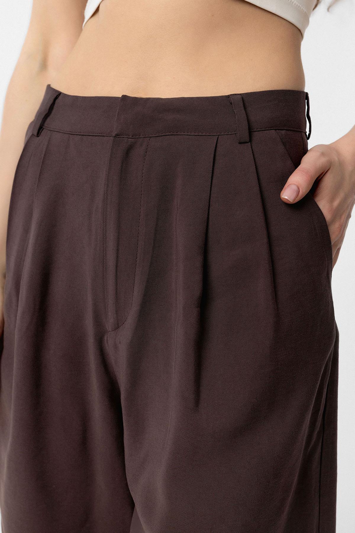 Antioch-Kahve Pilili Kadın Bermuda Şort-Kumaş Pantolon-3-roqelvaxirum.shop