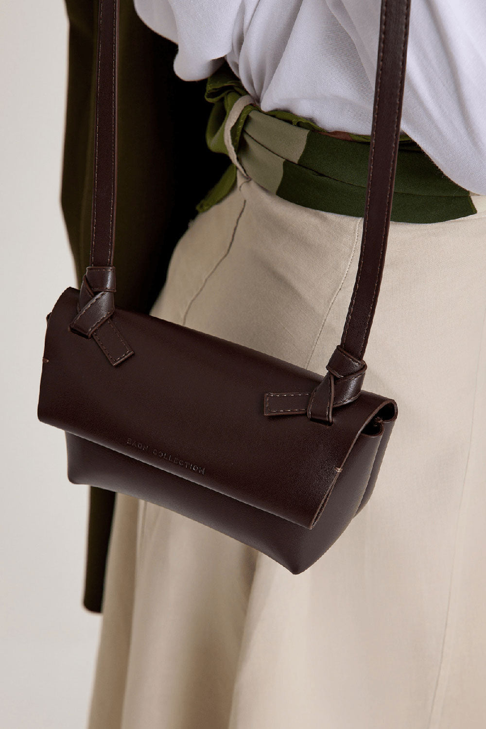 Bagh Collection-Apple Crossbody Bagh Brown-Omuz Çantası-4-roqelvaxirum.shop