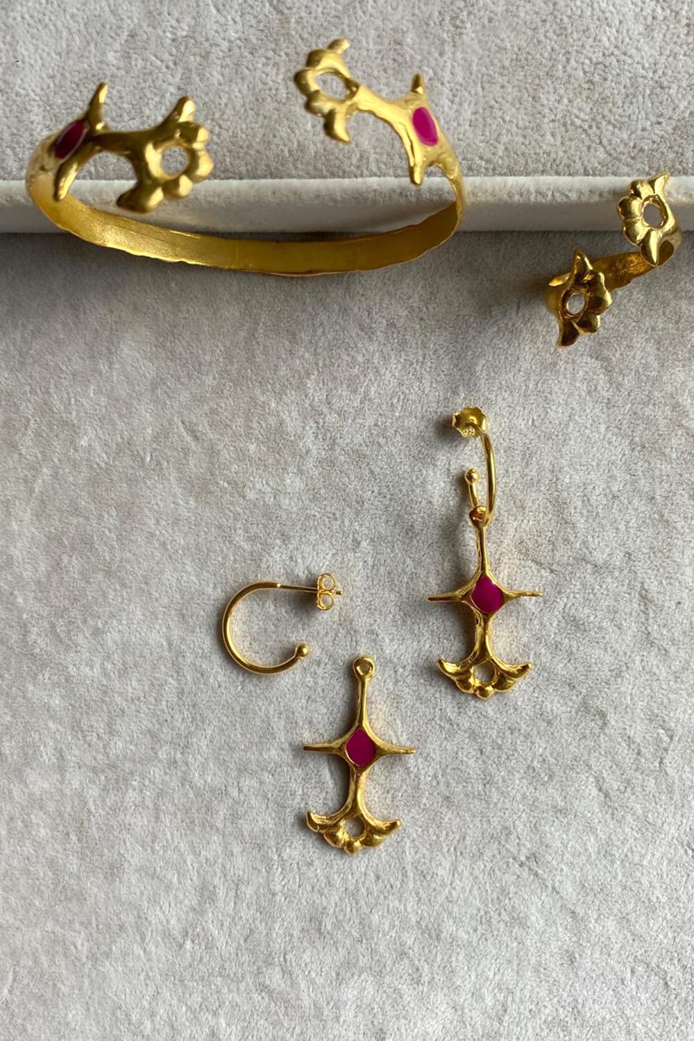 Brambuta-Ankh Fuşya Mineli Gold Küpe-Küpe-1-roqelvaxirum.shop