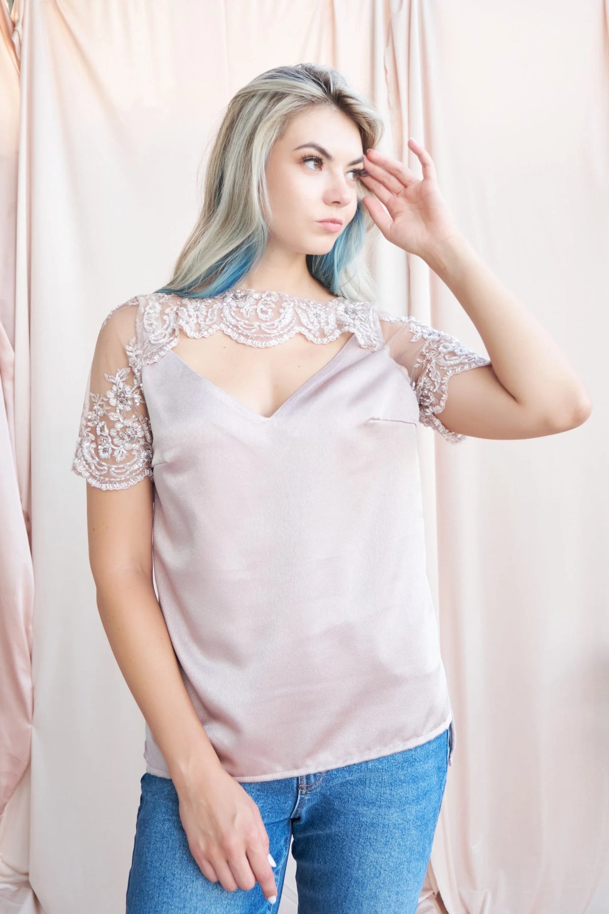 Petra Petrova-Pudra Renginde İşlemeli Bluz-Top-1-roqelvaxirum.shop