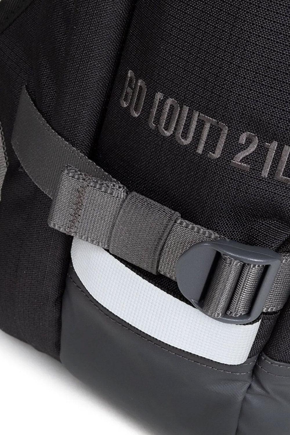Eastpak-Out Safepack Out Black-Sırt Çantası-7-roqelvaxirum.shop