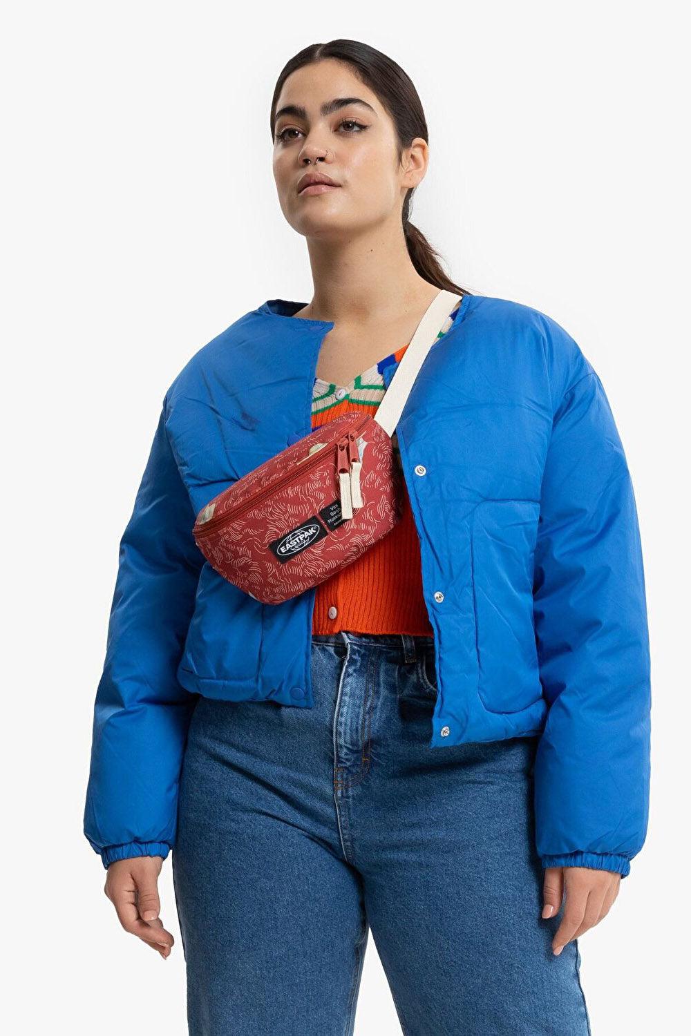 Eastpak-Springer Van Gogh Red-Bel Çantası-2-roqelvaxirum.shop