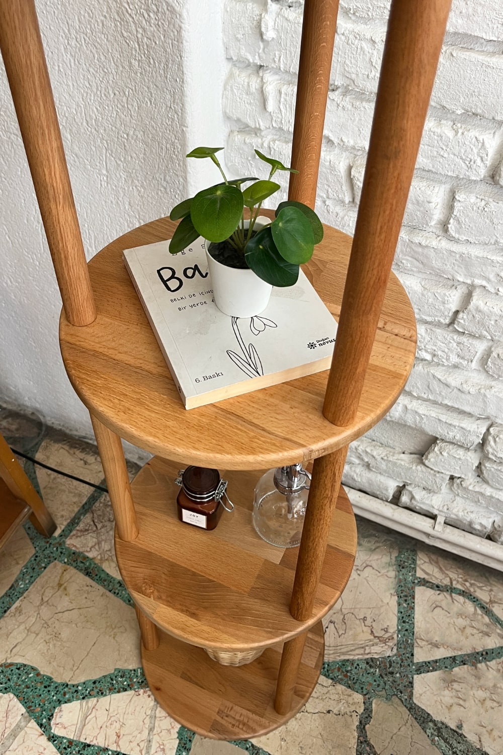 Fagus Wood-Lona Raflı Lambader, 3 Katlı Ahşap Zemin Aydınlatması, Keten Abajurlu Masif Modern Dekoratif Lamba-Lambader-2-roqelvaxirum.shop