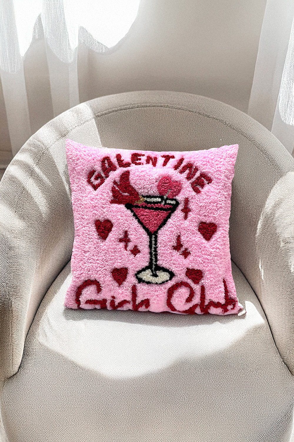 Fille á Fille Design Studio-Galentine Girls Club Yastık-Kırlent-5-roqelvaxirum.shop