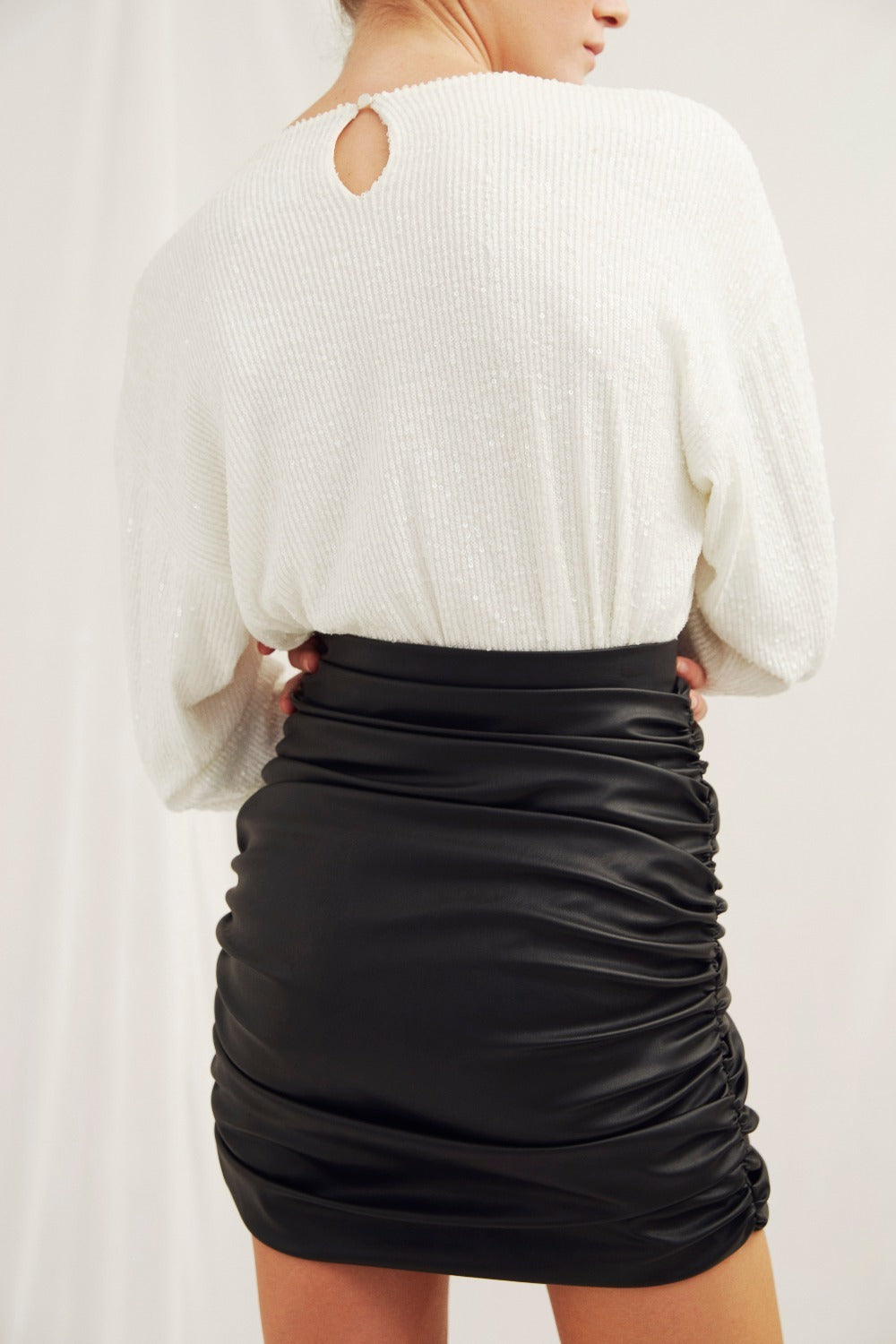 Nazlı Ceren-Chels Vegan Deri Mini Etek Black-Etek-6-roqelvaxirum.shop