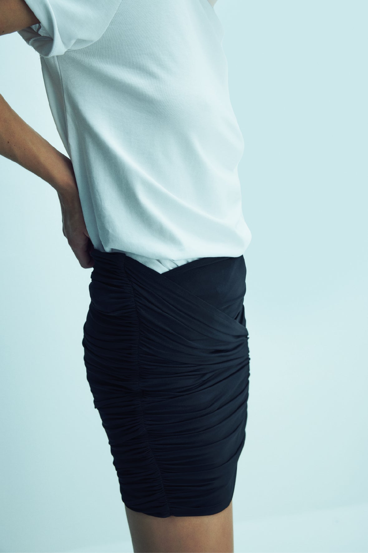 Nazlı Ceren-Micha Mini Asimetrik Jarse Etek Black-Etek-7-roqelvaxirum.shop