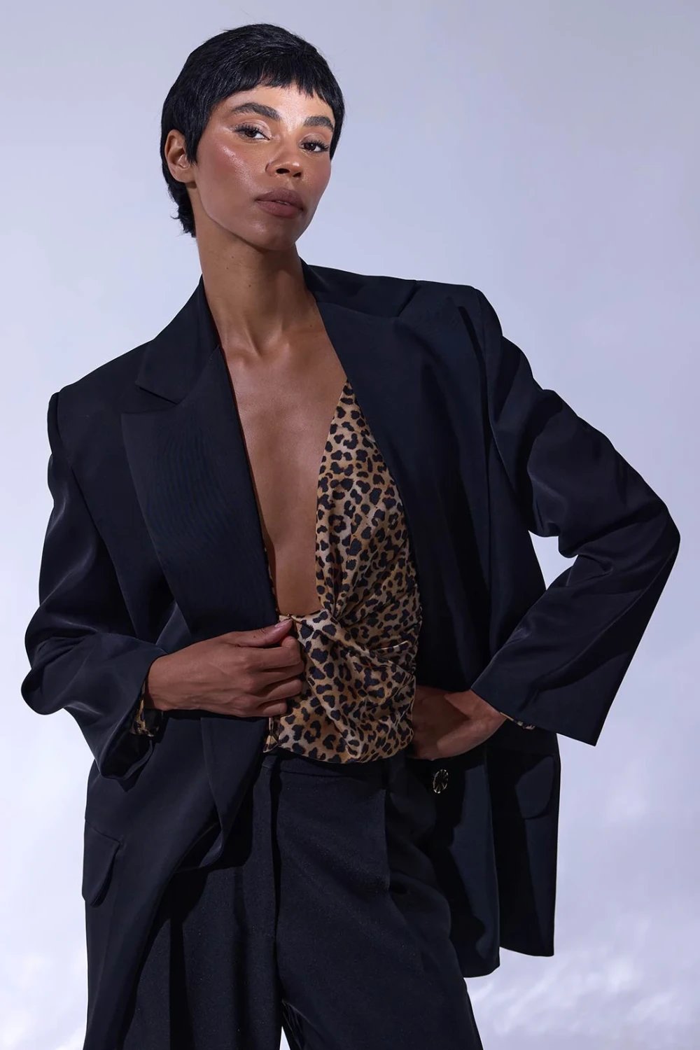 Nilgün Mirza-Smokin Yaka Oversize Maskülen Stil Bayan Blazer Ceket-Ceket-1-roqelvaxirum.shop