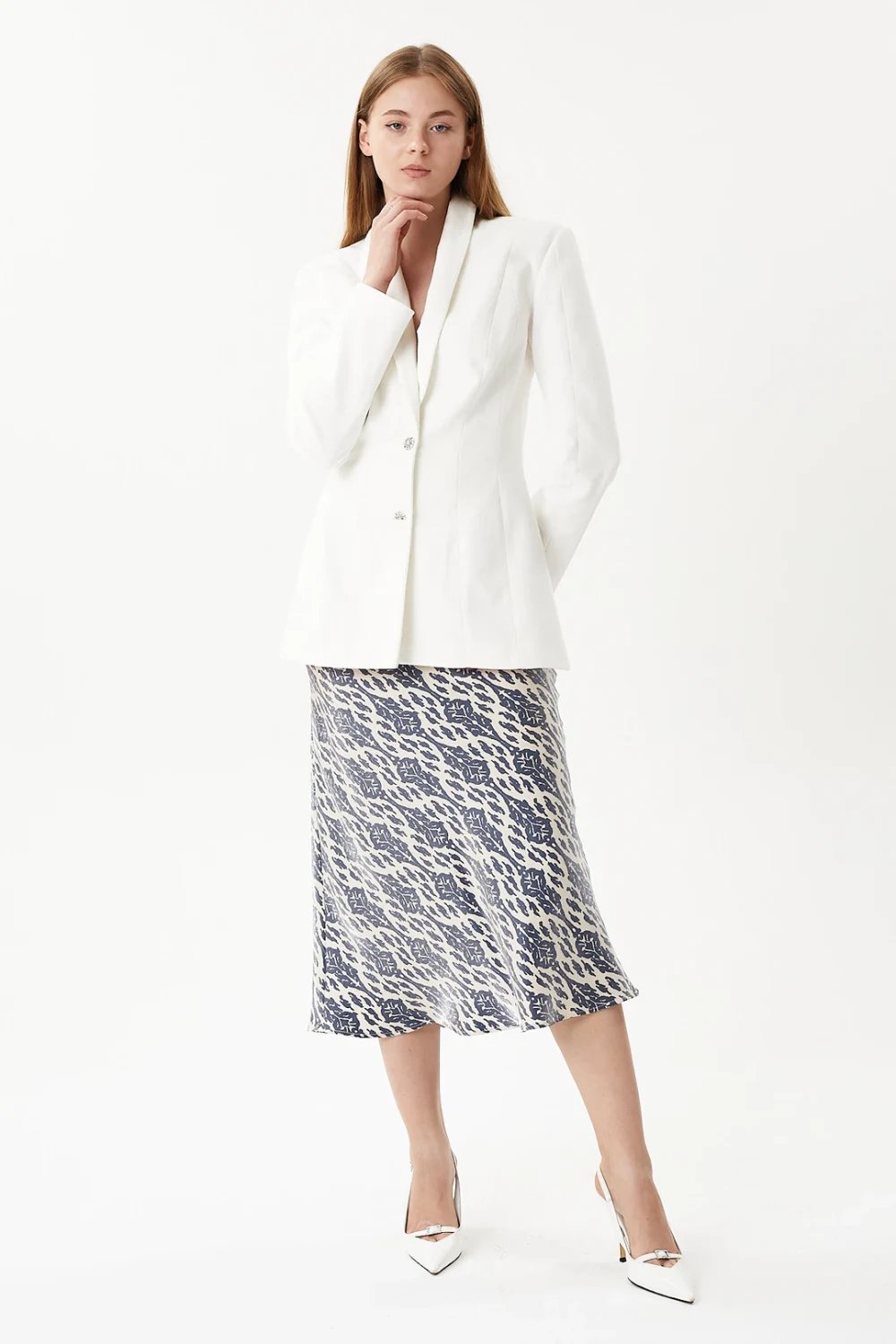Nilgün Mirza-Vücuda Oturan Taşlı Tek Düğmeli Kapama Fitilli Kadife Blazer Ceket-Ceket-2-roqelvaxirum.shop