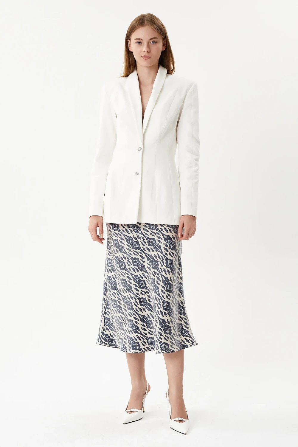 Nilgün Mirza-Vücuda Oturan Taşlı Tek Düğmeli Kapama Fitilli Kadife Blazer Ceket-Ceket-3-roqelvaxirum.shop