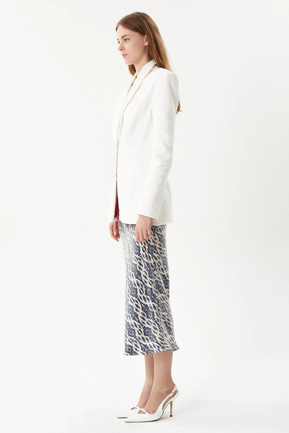 Nilgün Mirza-Vücuda Oturan Taşlı Tek Düğmeli Kapama Fitilli Kadife Blazer Ceket-Ceket-4-roqelvaxirum.shop