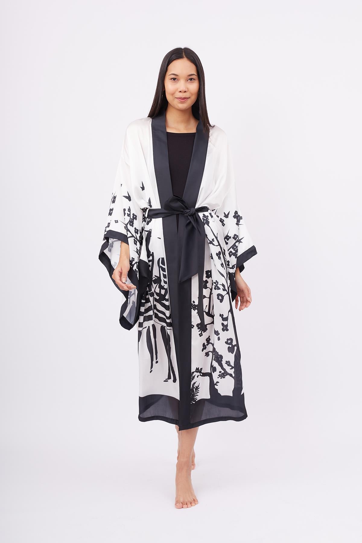 Peraluna-Beach Girls Long Kimono Kadınlar Ve Sakura Baskılı Uzun Saten Kadın Kimono Siyah Beyaz-Kimono-1-roqelvaxirum.shop