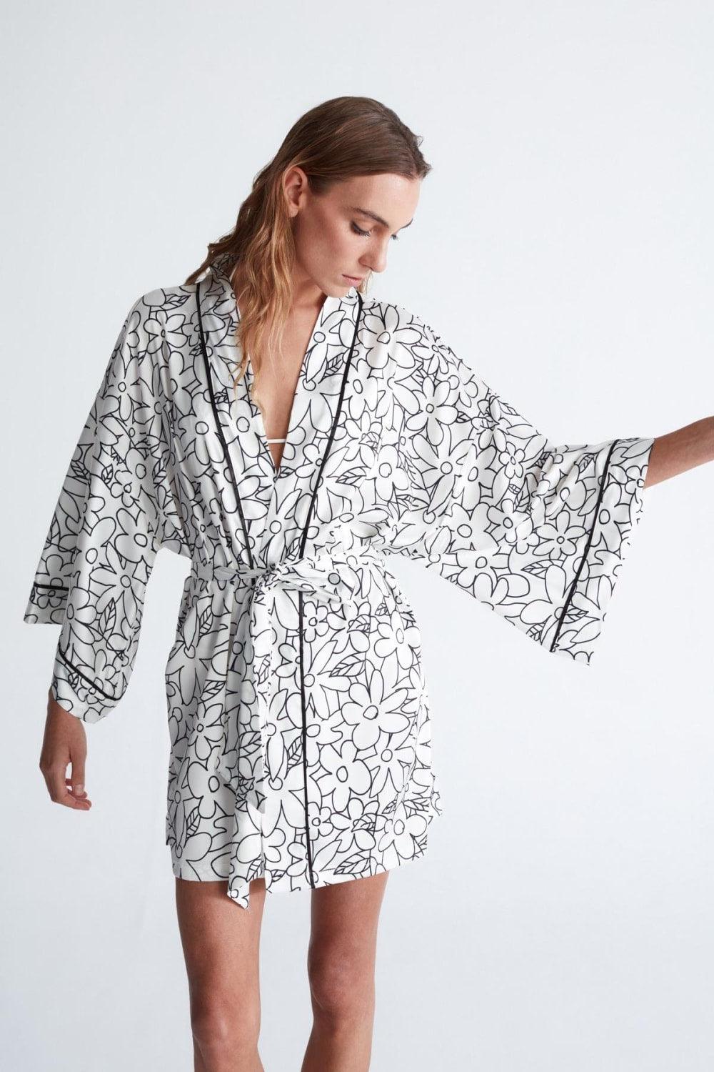 Peraluna-Freesia Kimono 82 cm Çiçek Desen Mini Boy Kemerli Saten Kadın Kimono-Kimono-5-roqelvaxirum.shop
