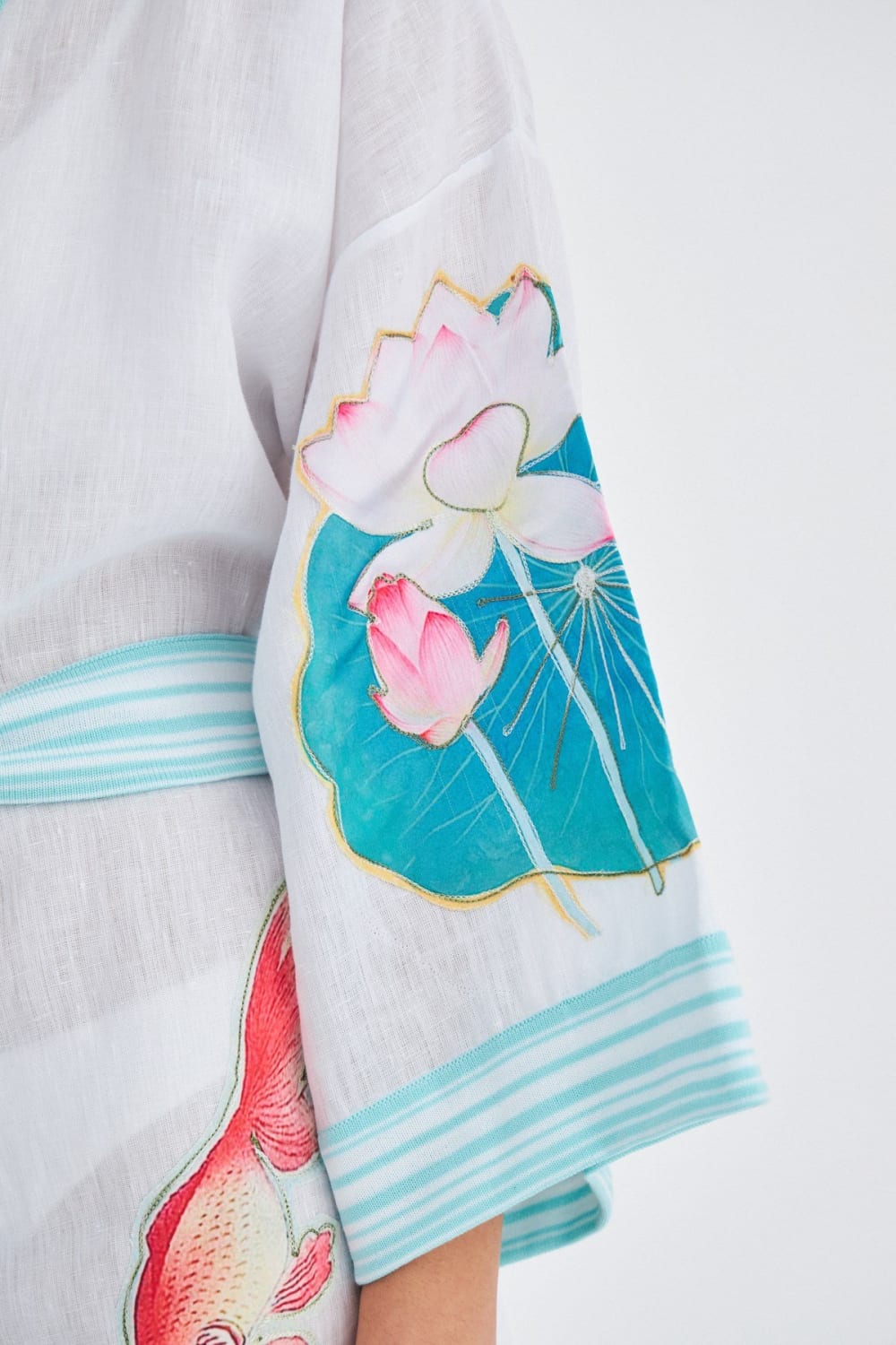 Peraluna-Lotus Balık Aplikeli Keten Karışımlı Diz Altı Kadın Kimono-Kimono-8-roqelvaxirum.shop