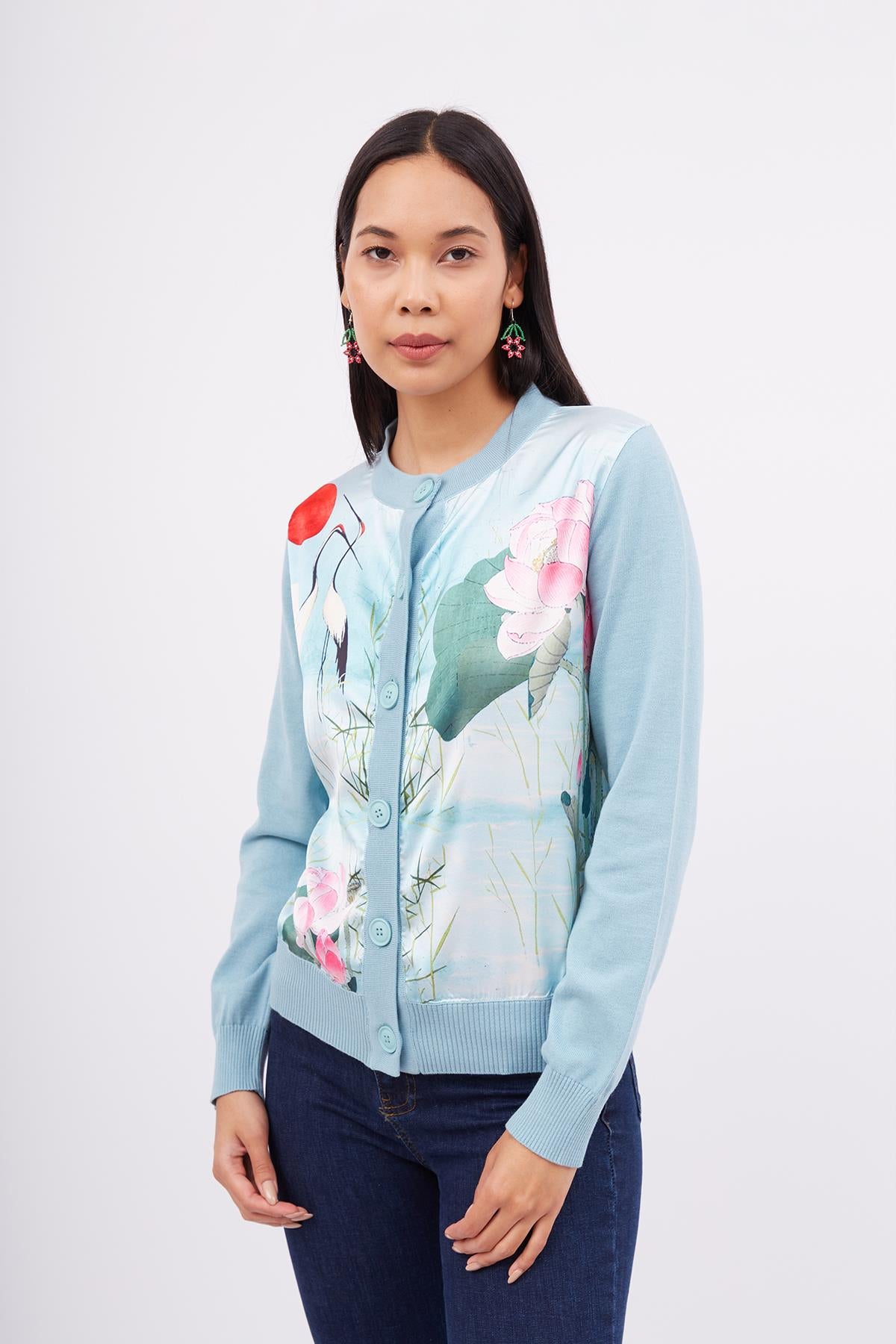 Peraluna-Melinda Cardigan Önü Saten üstüne Baskılı Standart Fit O Yaka Kadın Triko Hırka Toz Mavi-Kazak & Triko-4-roqelvaxirum.shop