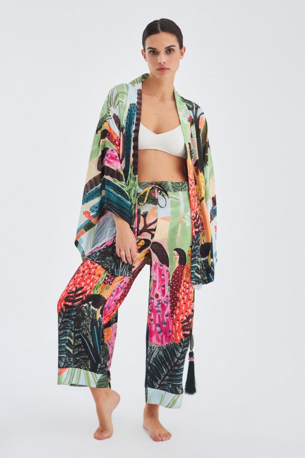 Peraluna-Shuko Tropik Desenli Geniş Kollu Saten Kadın Kimono-Kimono-3-roqelvaxirum.shop