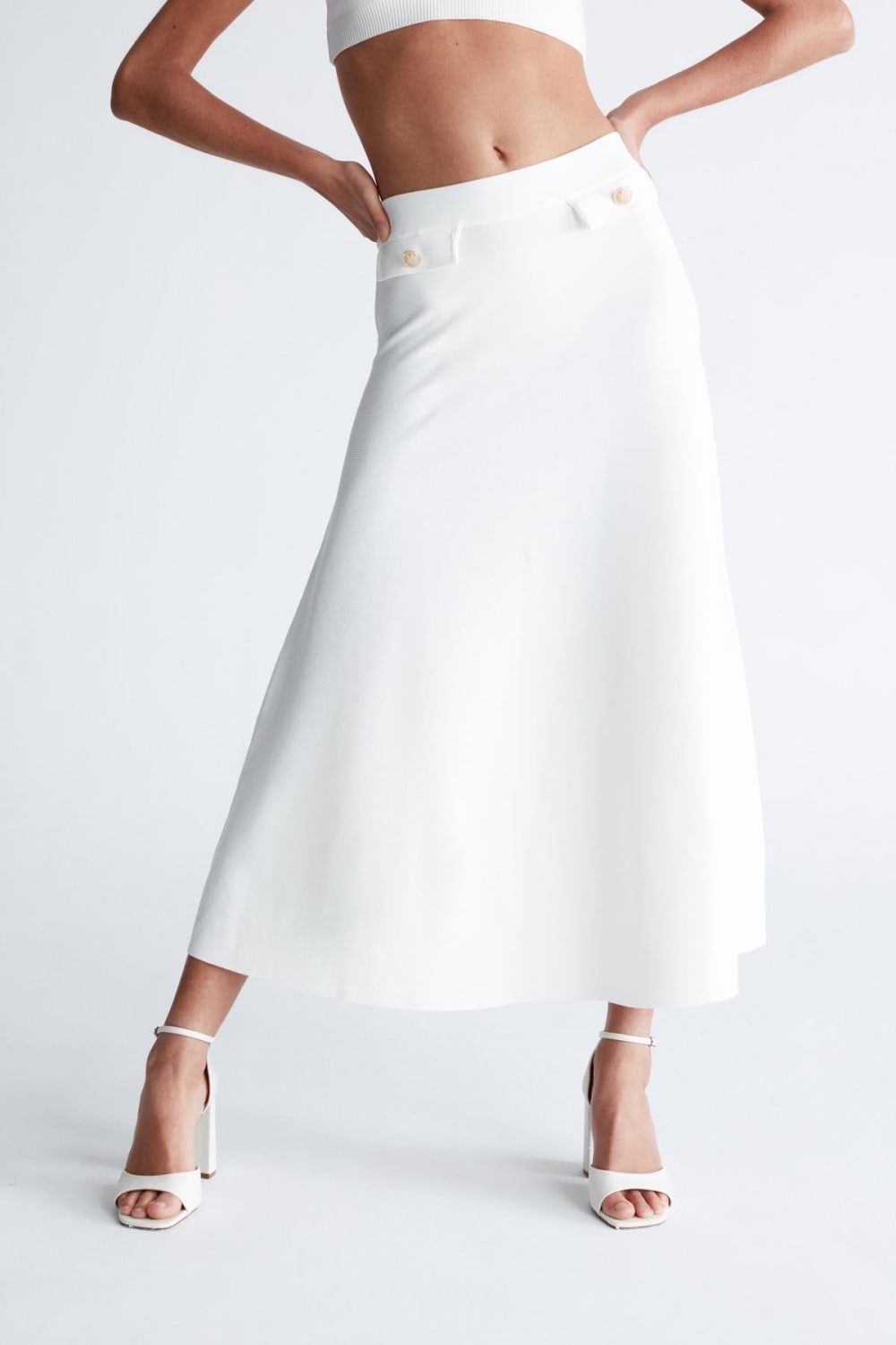 Peraluna-Styleboom X Vivien Skirt Düğme Detaylı Diz Altı Kloş Kadın Triko Etek -Etek-26-roqelvaxirum.shop