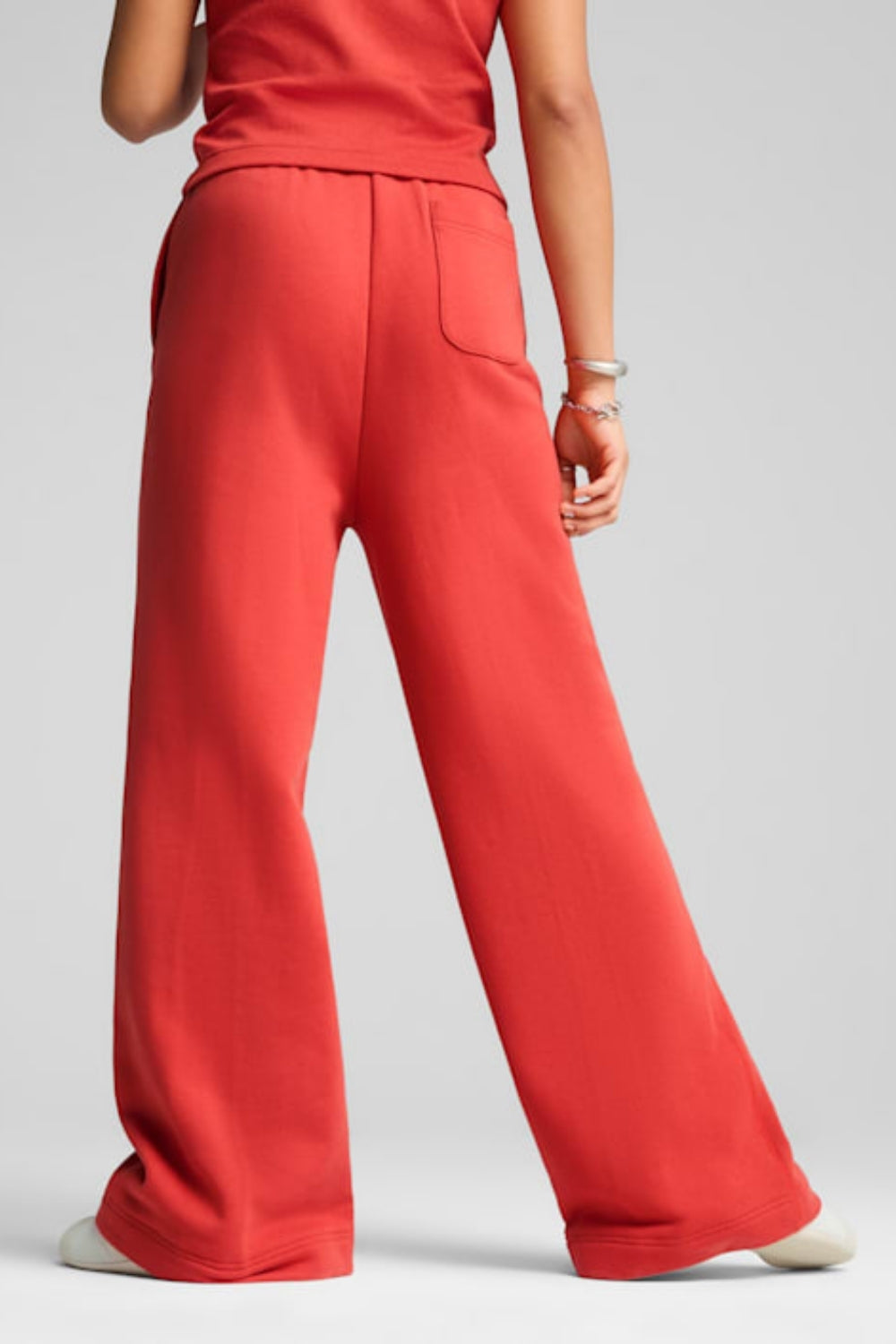 Puma-ESS Relaxed Sweatpants op Red Fi-Eşofman-4-roqelvaxirum.shop