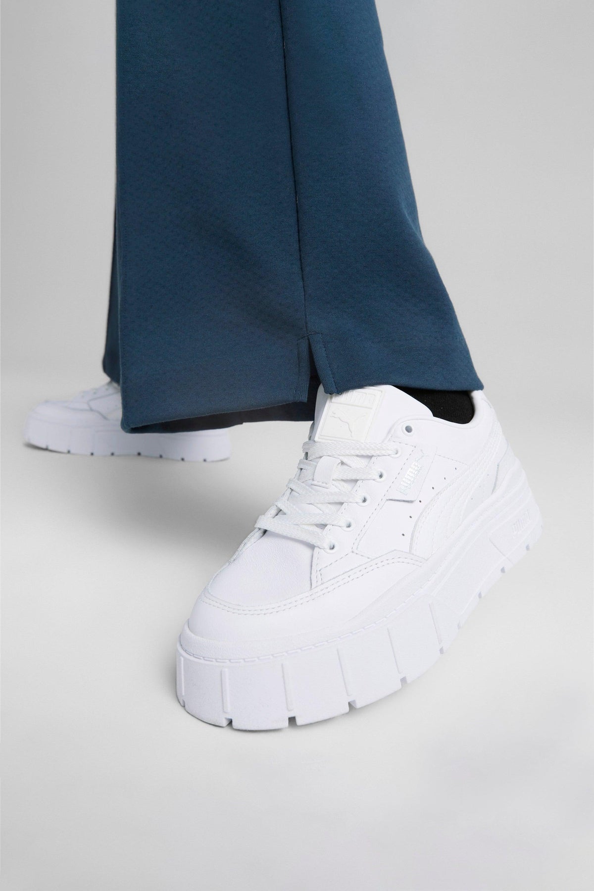 Puma-Puma Mayze Stack Lthr Wns Puma White-Sneakers-2-roqelvaxirum.shop