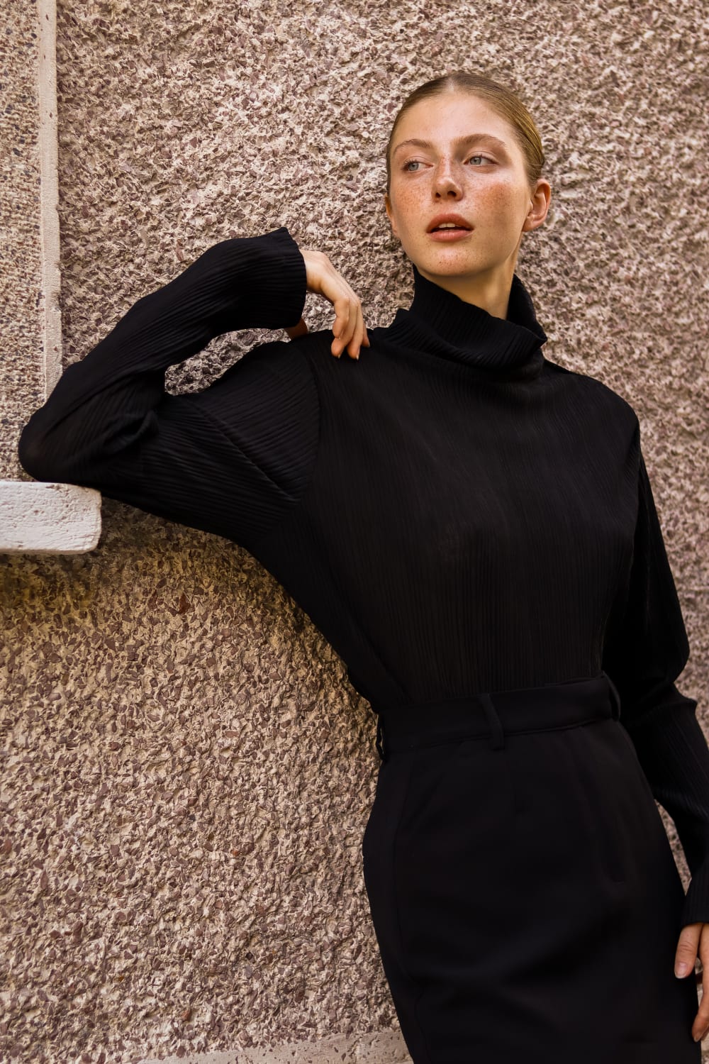 Wingcott-Siyah Yırtmaç Detaylı Fit Form Midi Krep Etek-Etek-2-roqelvaxirum.shop