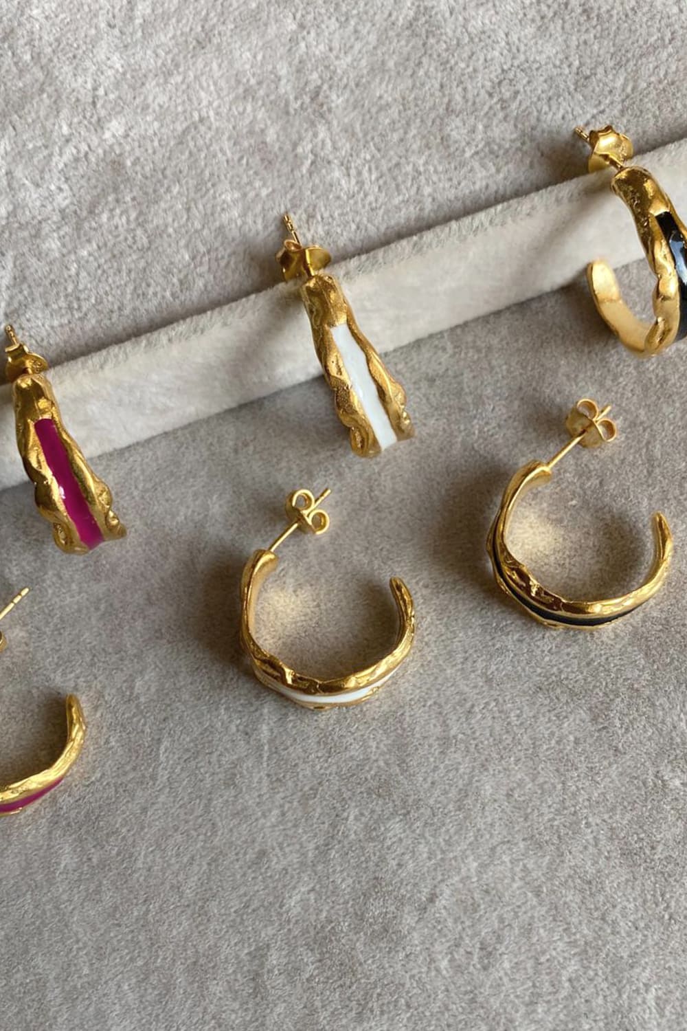 Enki Beyaz Mineli Gold Küçük Halka Küpe - 1