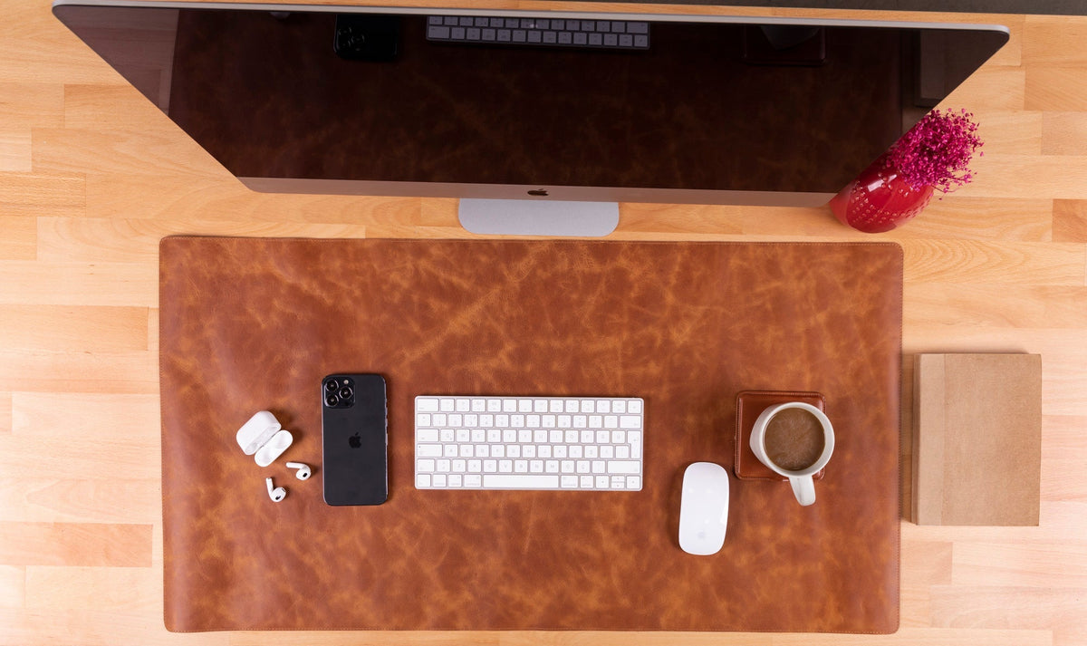 Still & Silent – Golden Tan Gerçek Deri Desk Mat Macbook Altlığı - 2