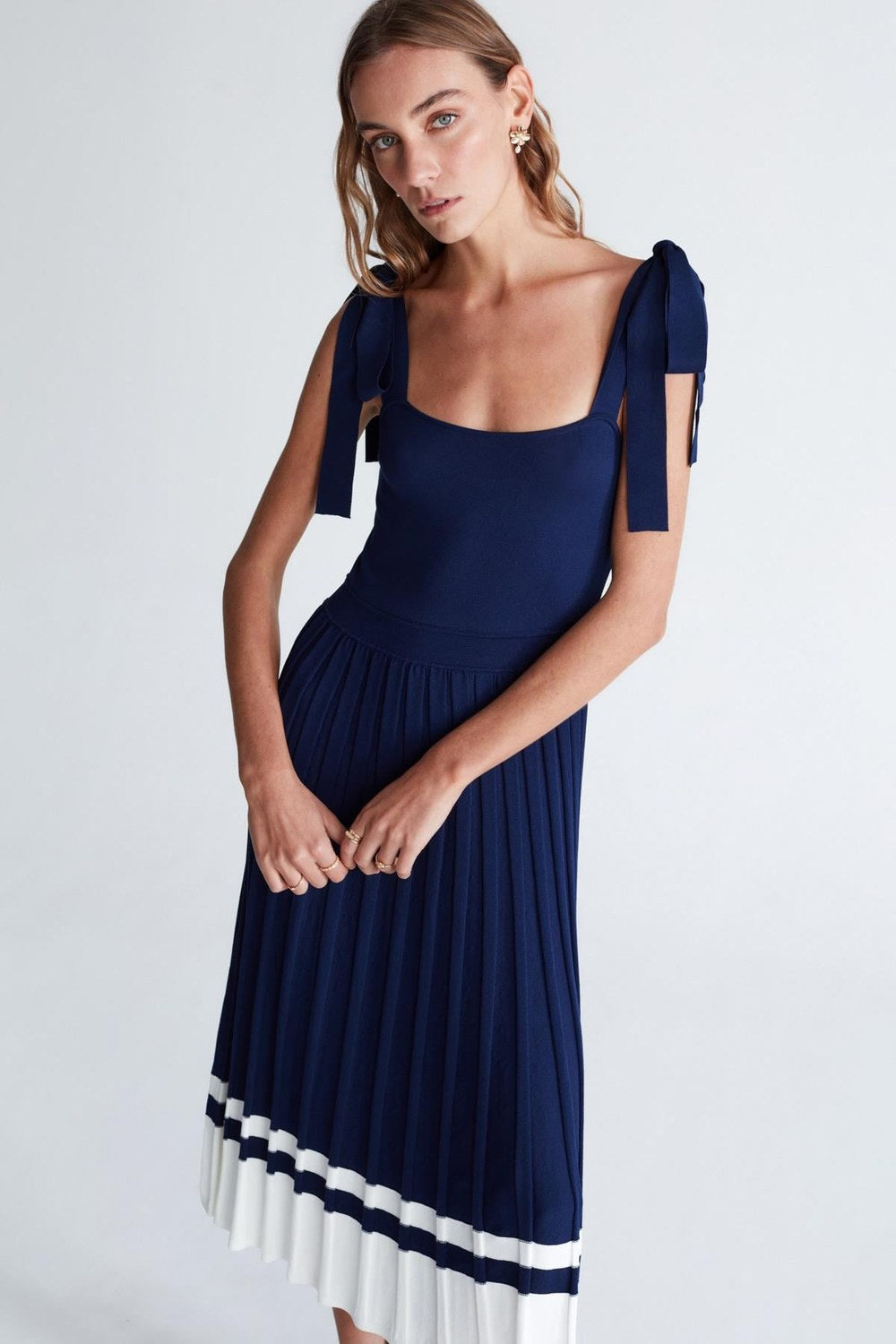 Styleboom X Kelly Dress Askılı Bağlama Detaylı Rahat Kesim Midi Boy Yazlık Kadın Triko Elbise - Lacivert - 1