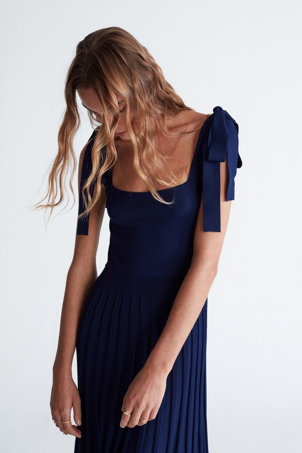 Styleboom X Kelly Dress Askılı Bağlama Detaylı Rahat Kesim Midi Boy Yazlık Kadın Triko Elbise - Lacivert - 7