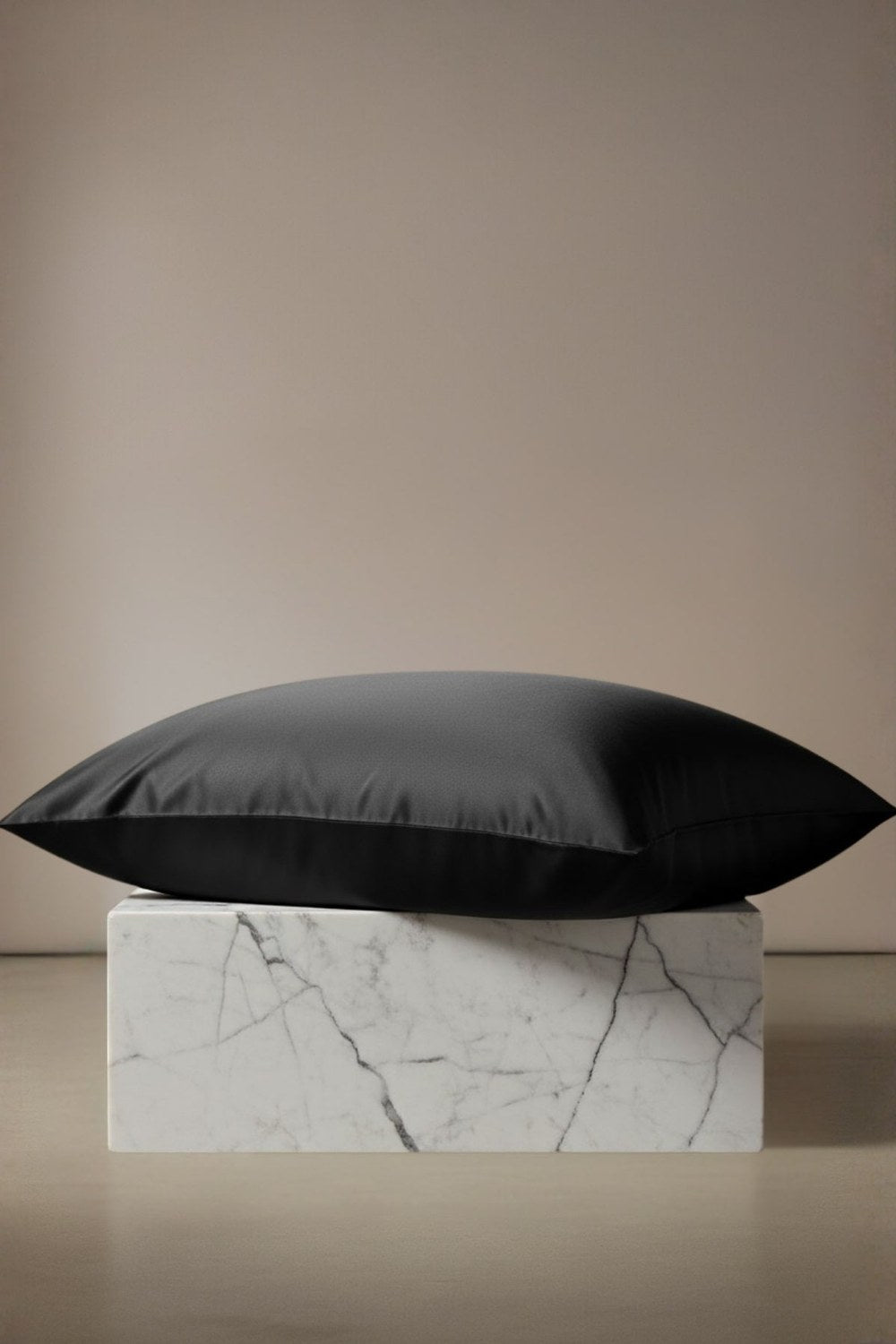 Halo Saten Yastık Kılıfı, Siyah 50 x 70 cm - 1