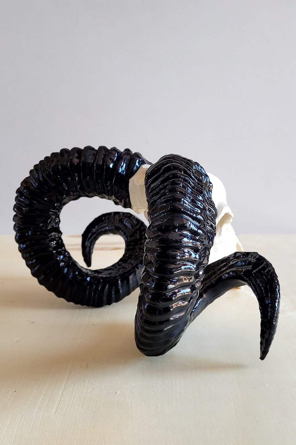 42A35 Home & Living-Gotik Koç Kafatası Dekoru-Heykel-4-roqelvaxirum.shop