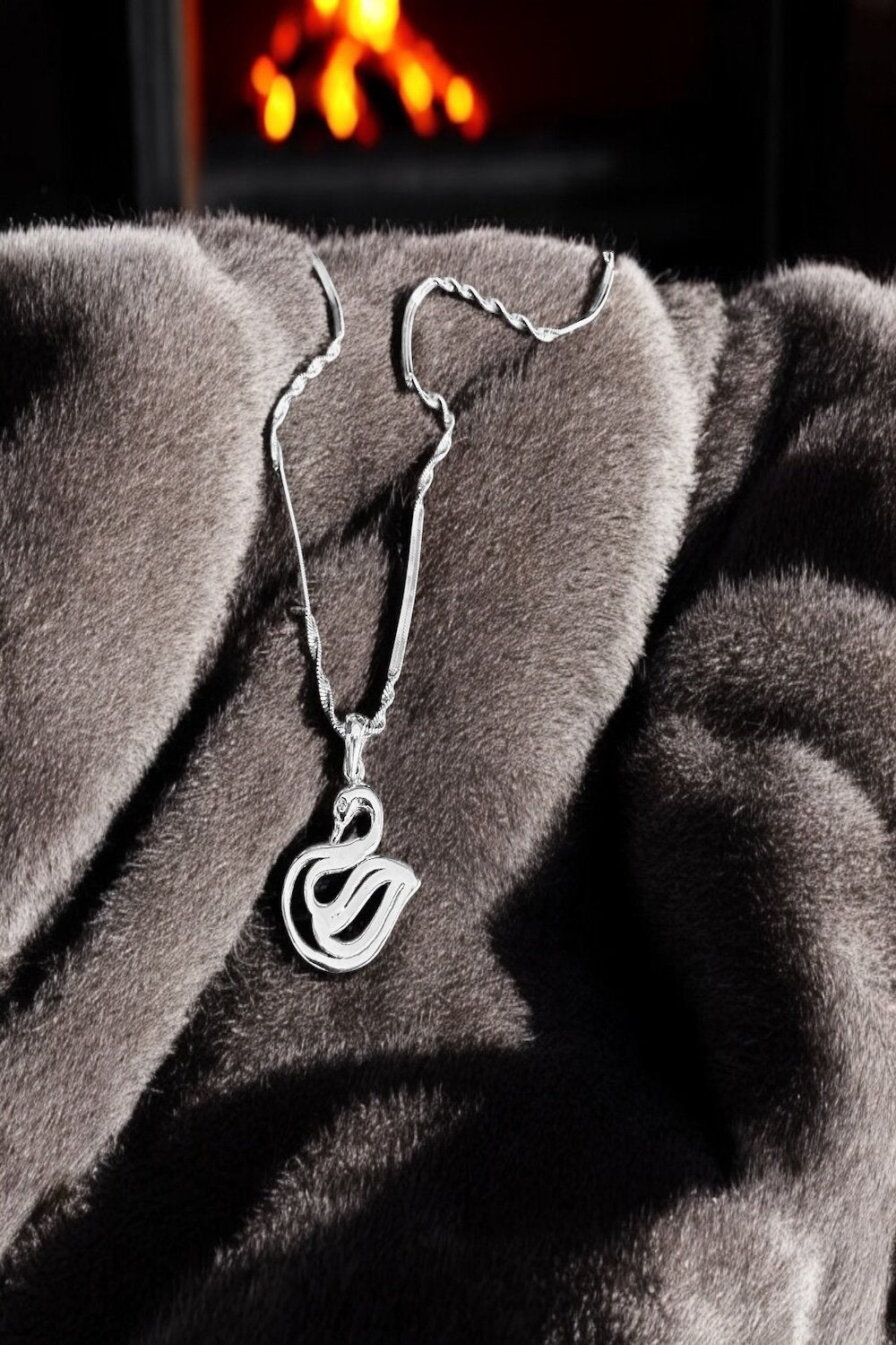 Arven’s World by Aylin Işıklı-Swan Kolye-Kolye-3-roqelvaxirum.shop