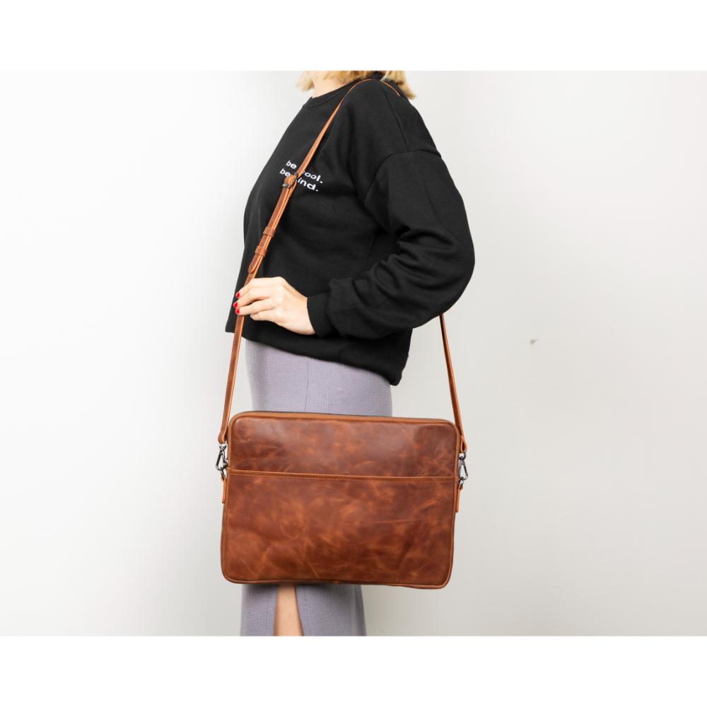 Bloominbag-Bloom Sleeve Leeds 16" Cognac Brown Hakiki Deri Laptop & Tablet Kılıfı-2-roqelvaxirum.shop