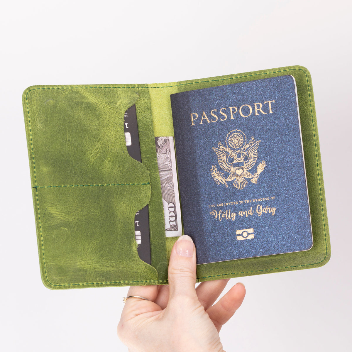 Bloominbag-Viaggio Voyager Olive Chic Deri Pasaport Ve Kart Kılıfı-2-roqelvaxirum.shop