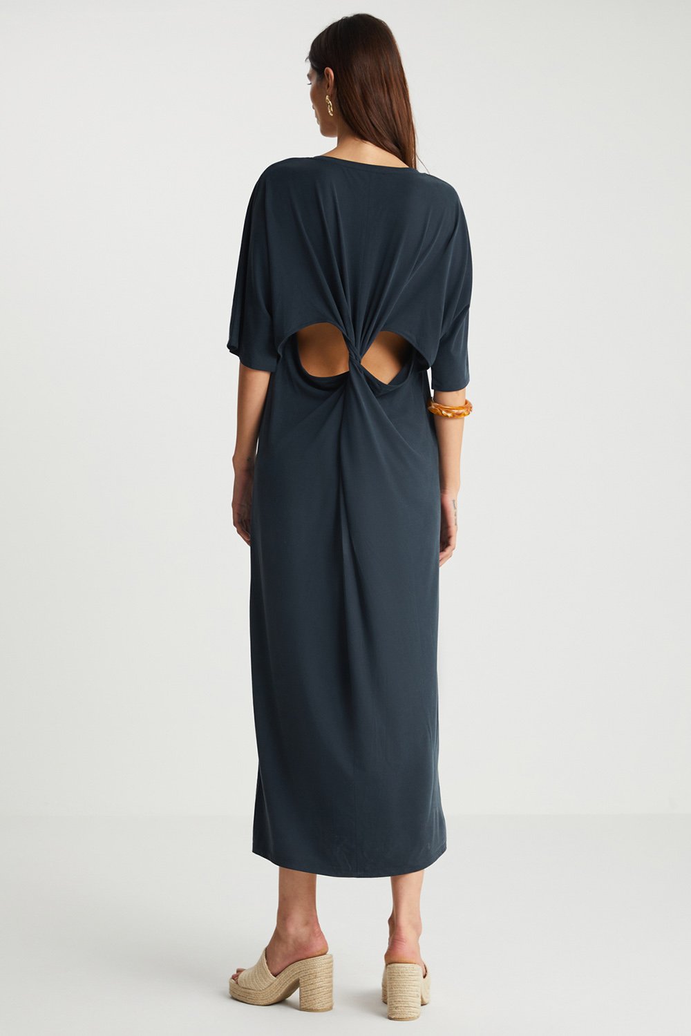 Boneqa Barcelona-Arka Detaylı Siyah Cupro Elbise-Elbise-5-roqelvaxirum.shop