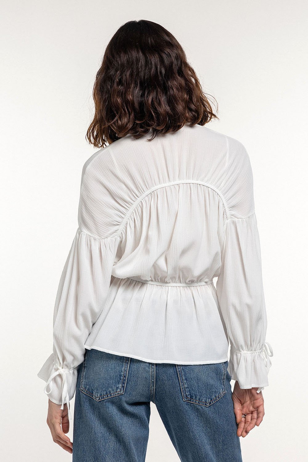 Boneqa Barcelona-Bağcıklı & Büzgülü Beyaz Bluz-Bluz-7-roqelvaxirum.shop