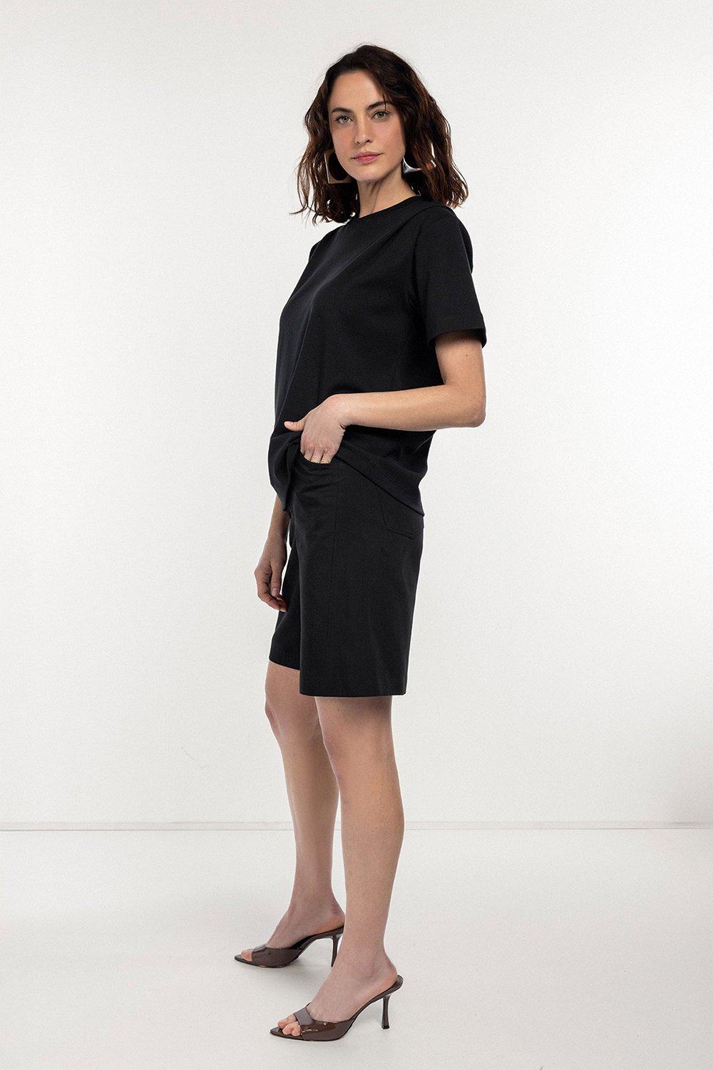 Boneqa Barcelona-Cep Detaylı Bermuda Şort-Şort-4-roqelvaxirum.shop