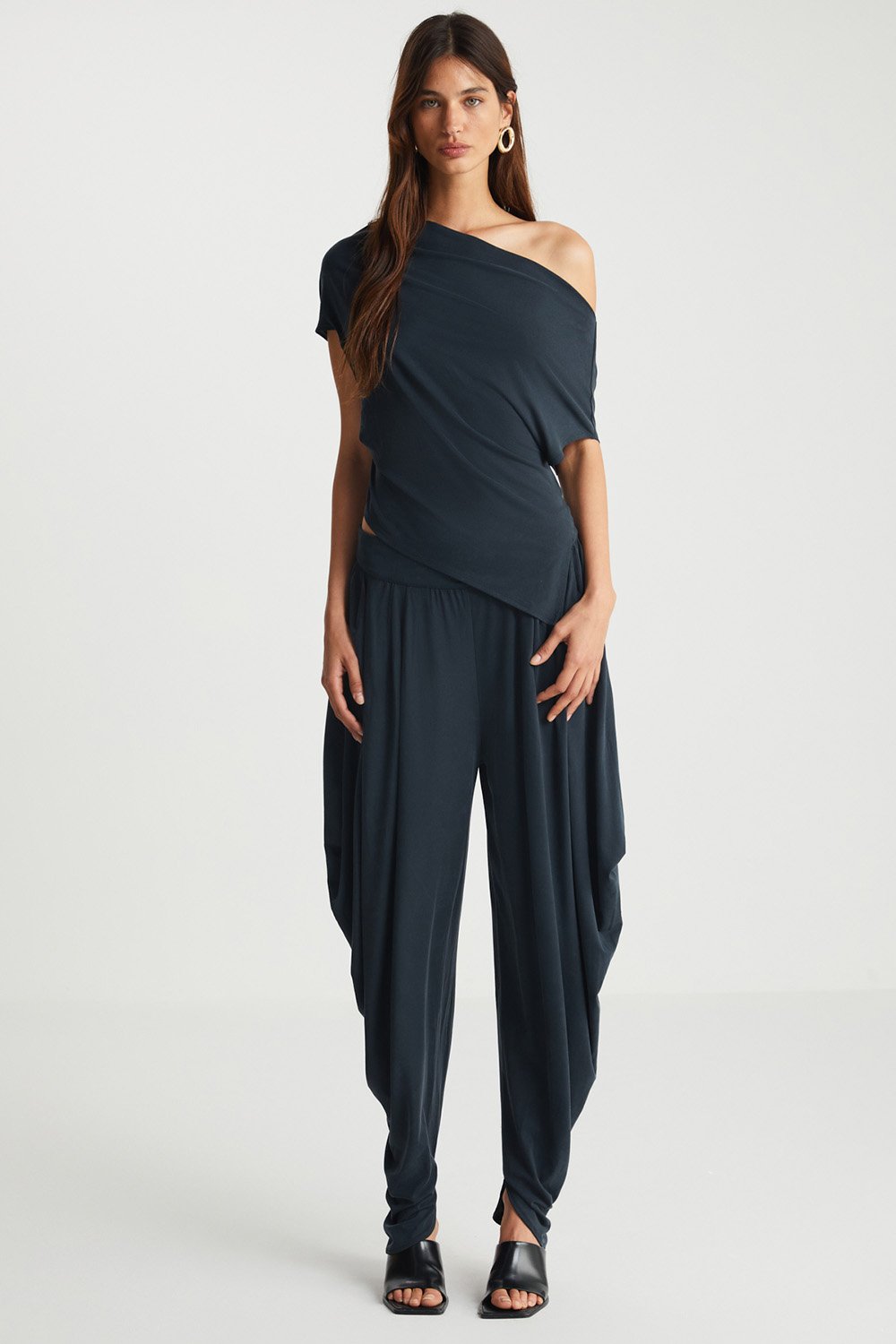 Boneqa Barcelona-Günlük Siyah Cupro Pantolon-Pantolon-1-roqelvaxirum.shop