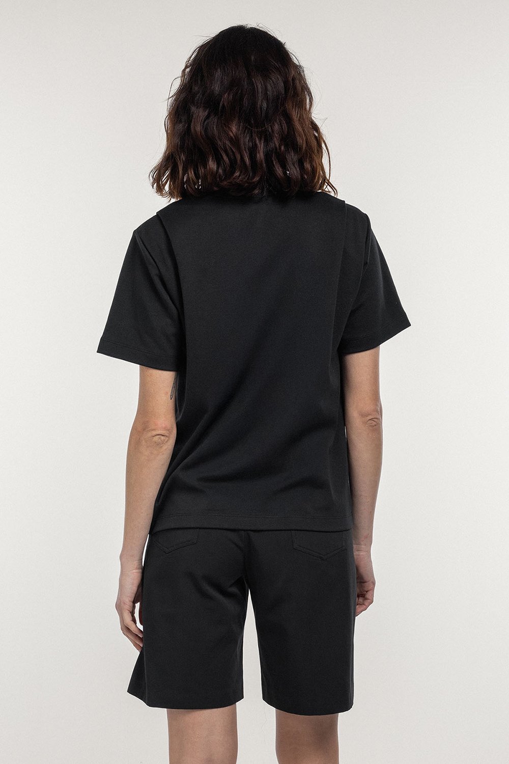 Boneqa Barcelona-Pamuklu Siyah Basic Tişört-T-Shirts-2-roqelvaxirum.shop