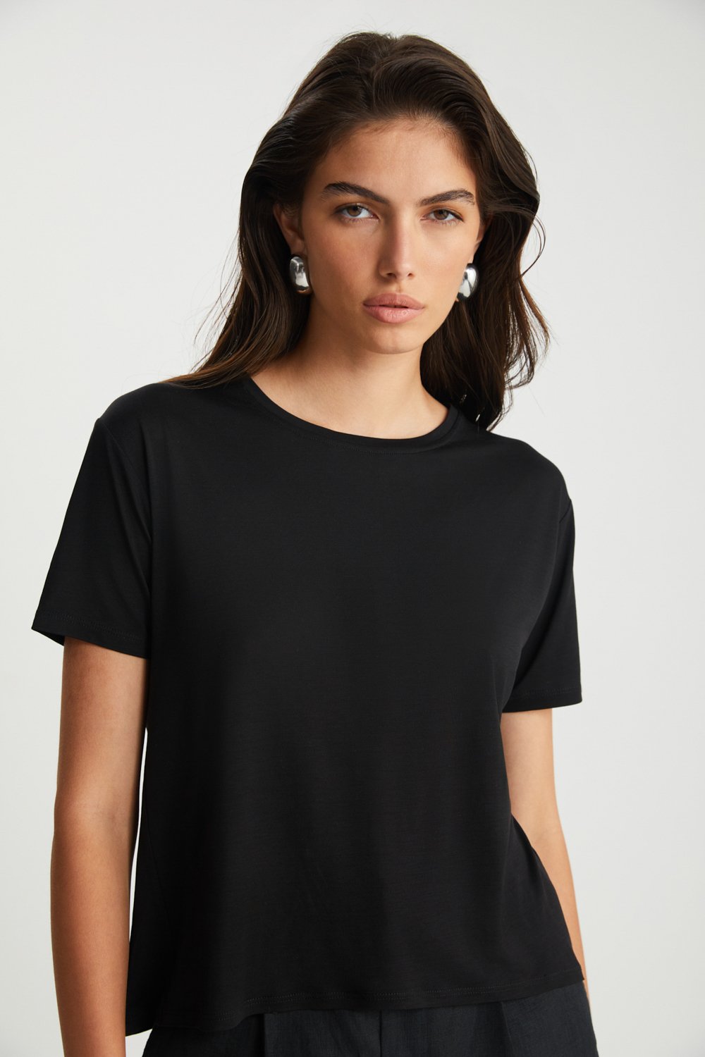 Boneqa Barcelona-Sırtı Açık Siyah Basic Tişört-T-Shirts-5-roqelvaxirum.shop