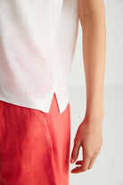 Boneqa Barcelona-V Yaka Ekru Tişört-T-Shirts-6-roqelvaxirum.shop
