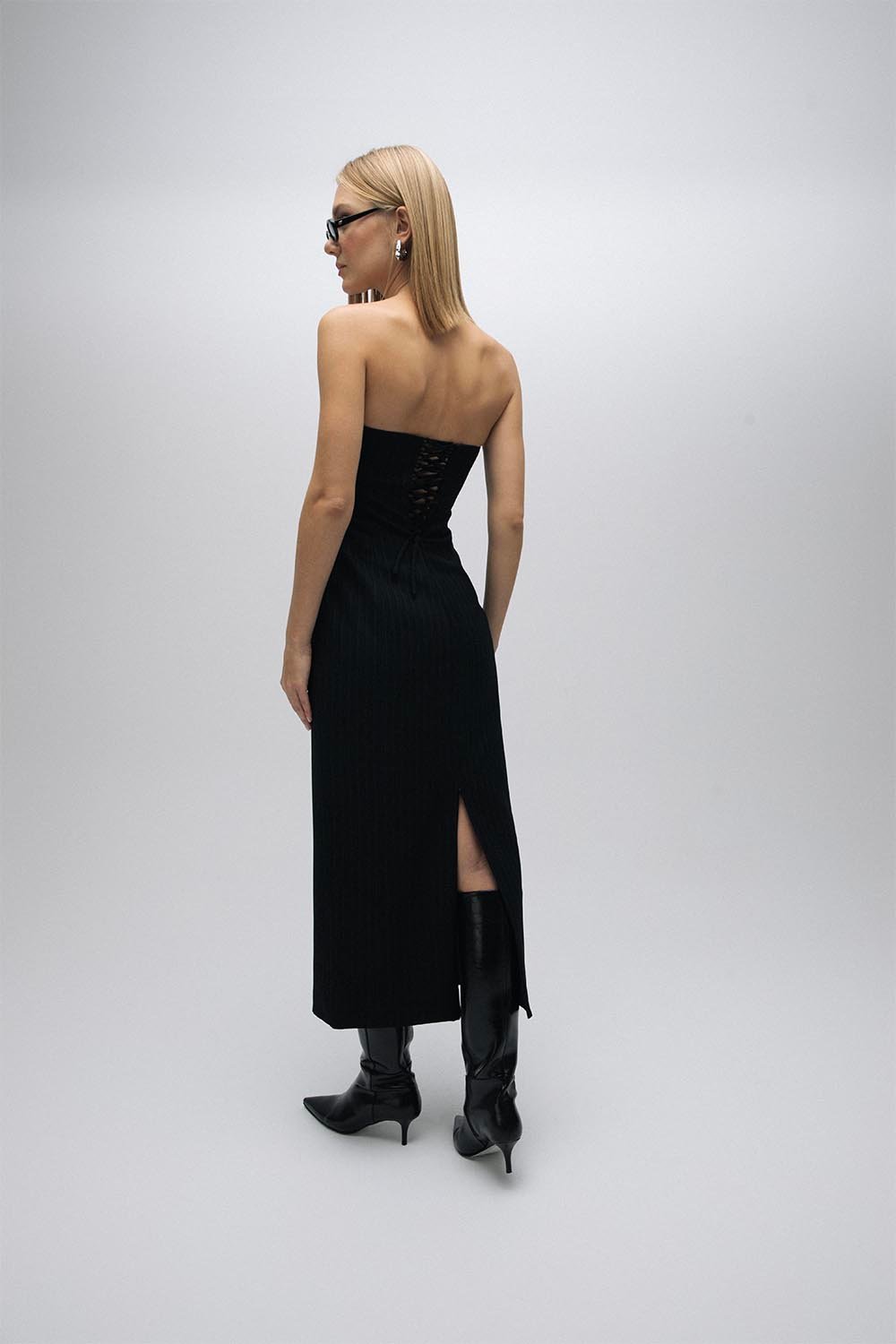 Esra Adıgüzel-Lioara - Yırtmaç Detaylı Straplez Midi Elbise-Elbise-3-roqelvaxirum.shop