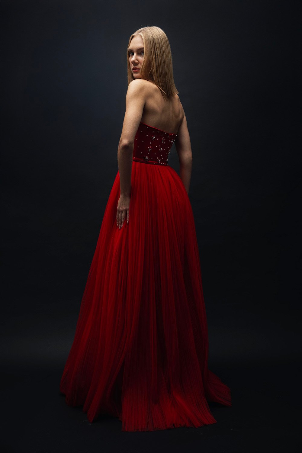 Esra Adıgüzel-Ruby - Kırmızı Kristal Taş İşlemeli Drape Detaylı Uzun Elbise-Elbise-3-roqelvaxirum.shop