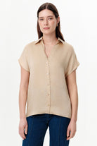 Exquise-Gömlek Yaka Düşük Kol Saten Yüzeyli Regular Bluz – Bej-Bluz-1-roqelvaxirum.shop