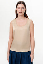 Exquise-Yuvarlak Yaka Saten Yüzeyli Ajurlu Regular Bluz – Bej-Bluz-1-roqelvaxirum.shop