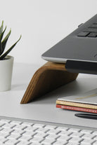 Fagus Wood-Doğal Ağaç Laptop Masa Standı ve Yükseltici Notebook Tutucu (Ceviz)-Laptop Standı-3-roqelvaxirum.shop