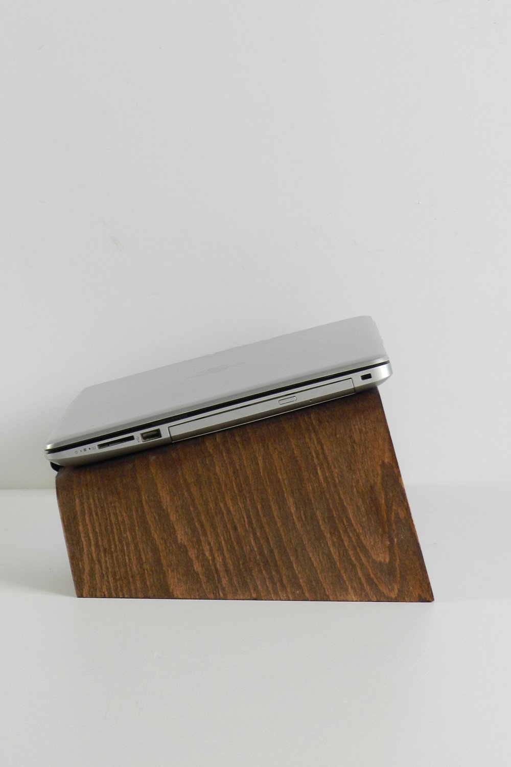 Fagus Wood-Doğal Ağaç Laptop Masa Standı ve Yükseltici Notebook Tutucu (Ceviz)-Laptop Standı-7-roqelvaxirum.shop