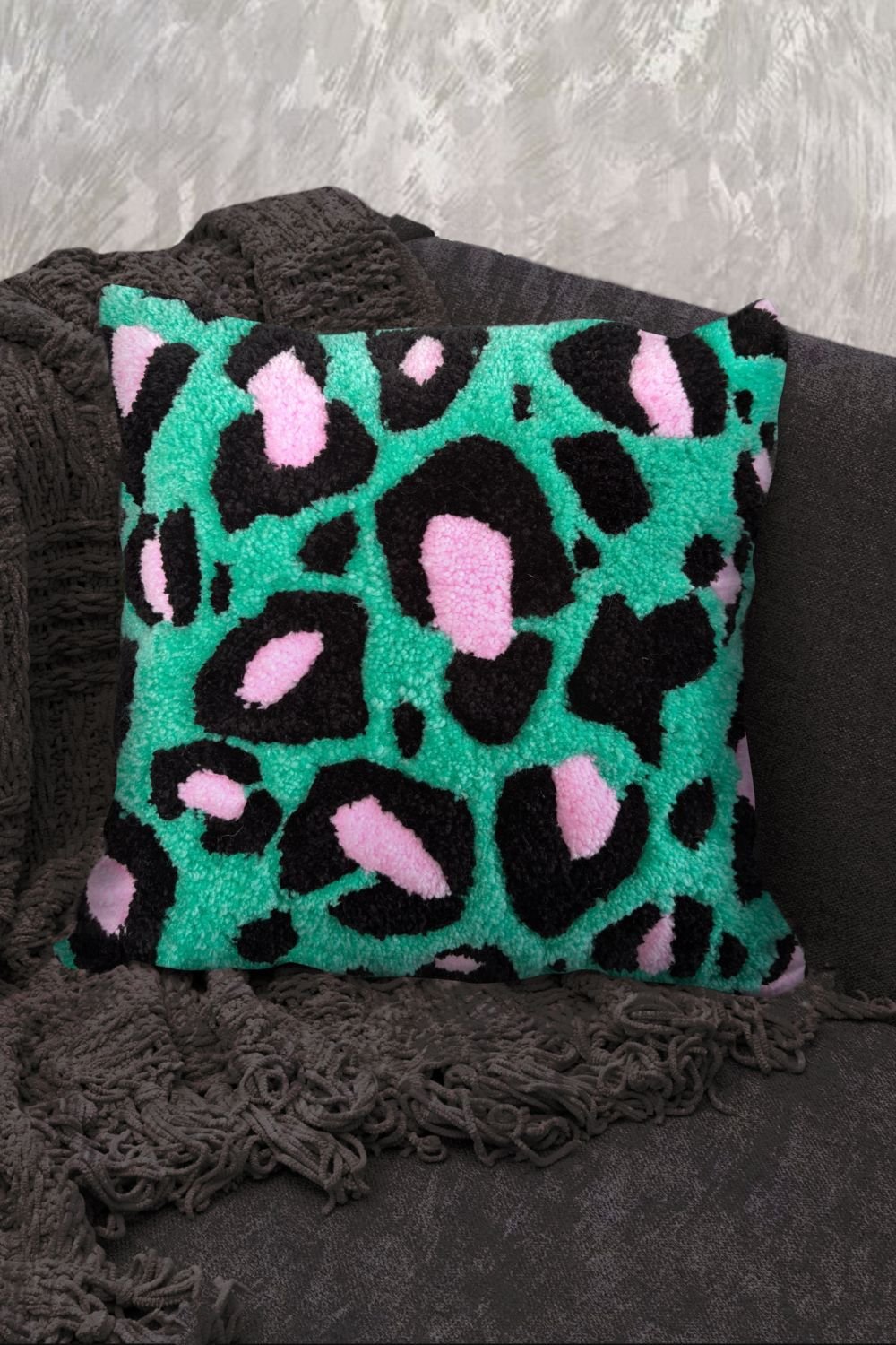 Fille á Fille Design Studio-Leopar Yeşil Kırlent-Kırlent-2-roqelvaxirum.shop