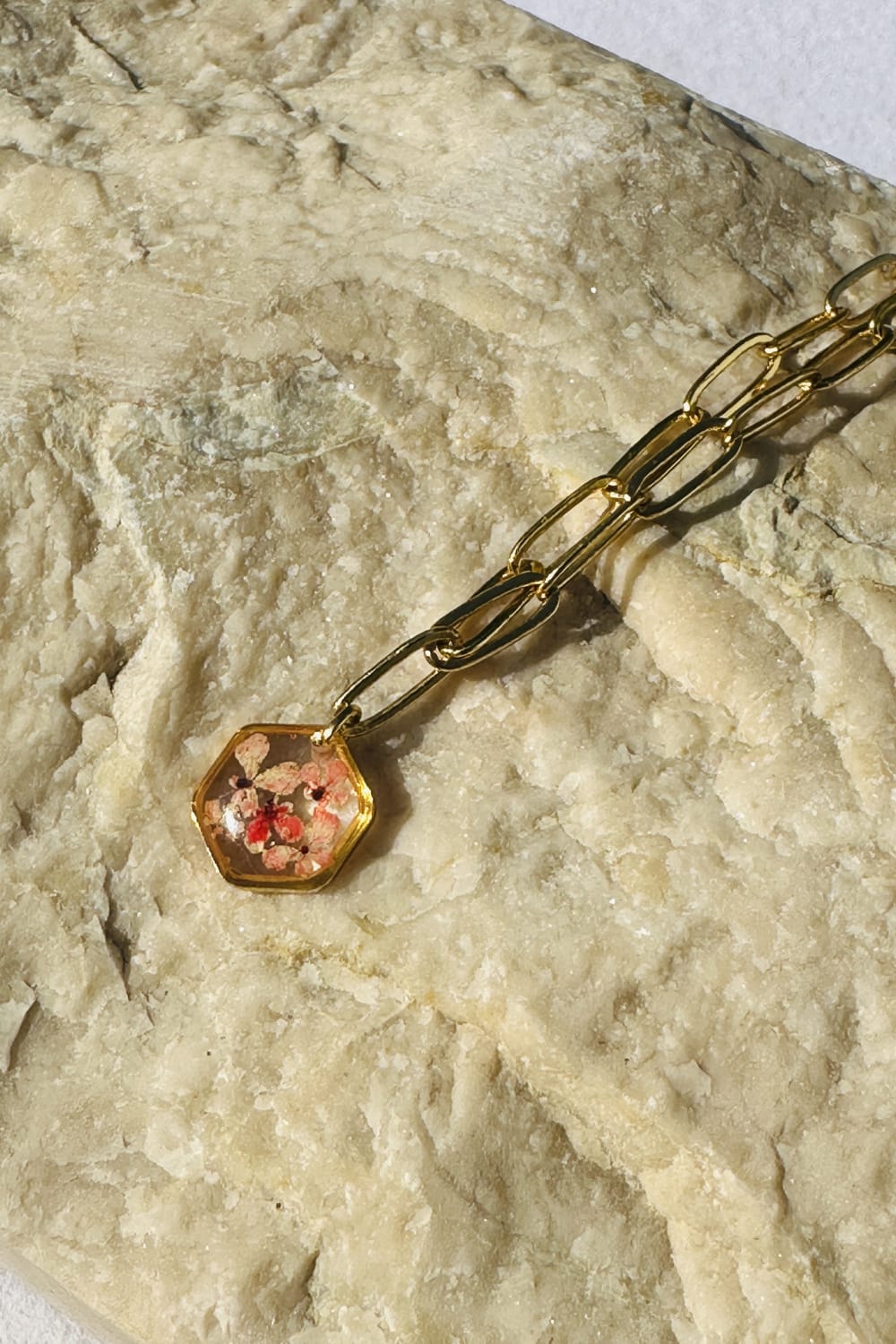 Fiorel Design-Golden Garden Lil Hexagon - Pink-Kolye-3-roqelvaxirum.shop