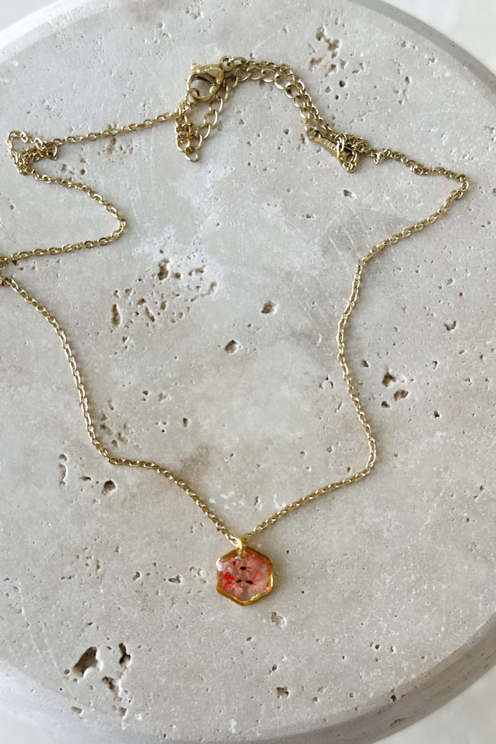 Fiorel Design-Teeny Weeny Hexagon - Pink-Kolye-2-roqelvaxirum.shop
